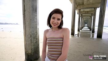 Em Gái Mới Lớn Lần đầu Quay Phim Sex Nóng Bỏng Với Vẻ đáng Yêu