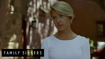 Milf Nóng Bỏng Tóc Vàng Kit Mercer Mút địt Và Chịch Trai Con Riêng Van Wylde – Gia đình Loạn Luân