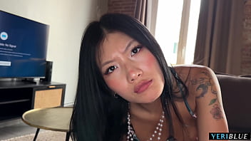 Anh Chàng Bắt Quả Tang Em Gái Kế Trung Quốc Gửi ảnh Nude Nóng Bỏng