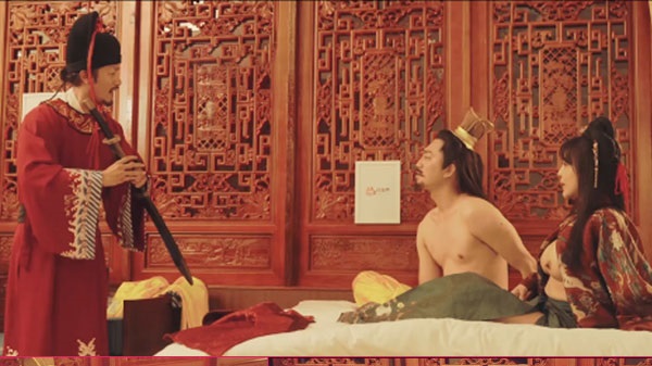 Hoàng Thượng Lén Lút Đi Tìm Của Lạ, Đụ Một Phát Đã Đời