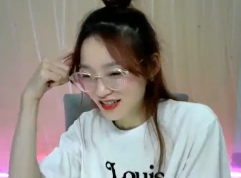 Video Nari Tự Sướng Nóng Bỏng