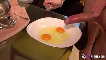 Ainara Mê Tít Món Trứng Chiên Tinh Binh Cho Bữa Sáng