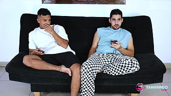 Mi Prima, Con Dos Pollas En Casa, Anhela Salir A Buscar Más Verga