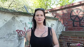 Cô Trinh Sát Đức Gái Một Lồn Ngực Khủng Julia Bị Địt Lỗ Đít Thô Bạo Ngay Trên Phố Vì Tiền Ở Berlin