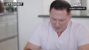 Mẹ Kế Tóc Đỏ Quyến Rũ Bị Con Trai Nuôi 18 Tuổi Địt Thủng Lồn